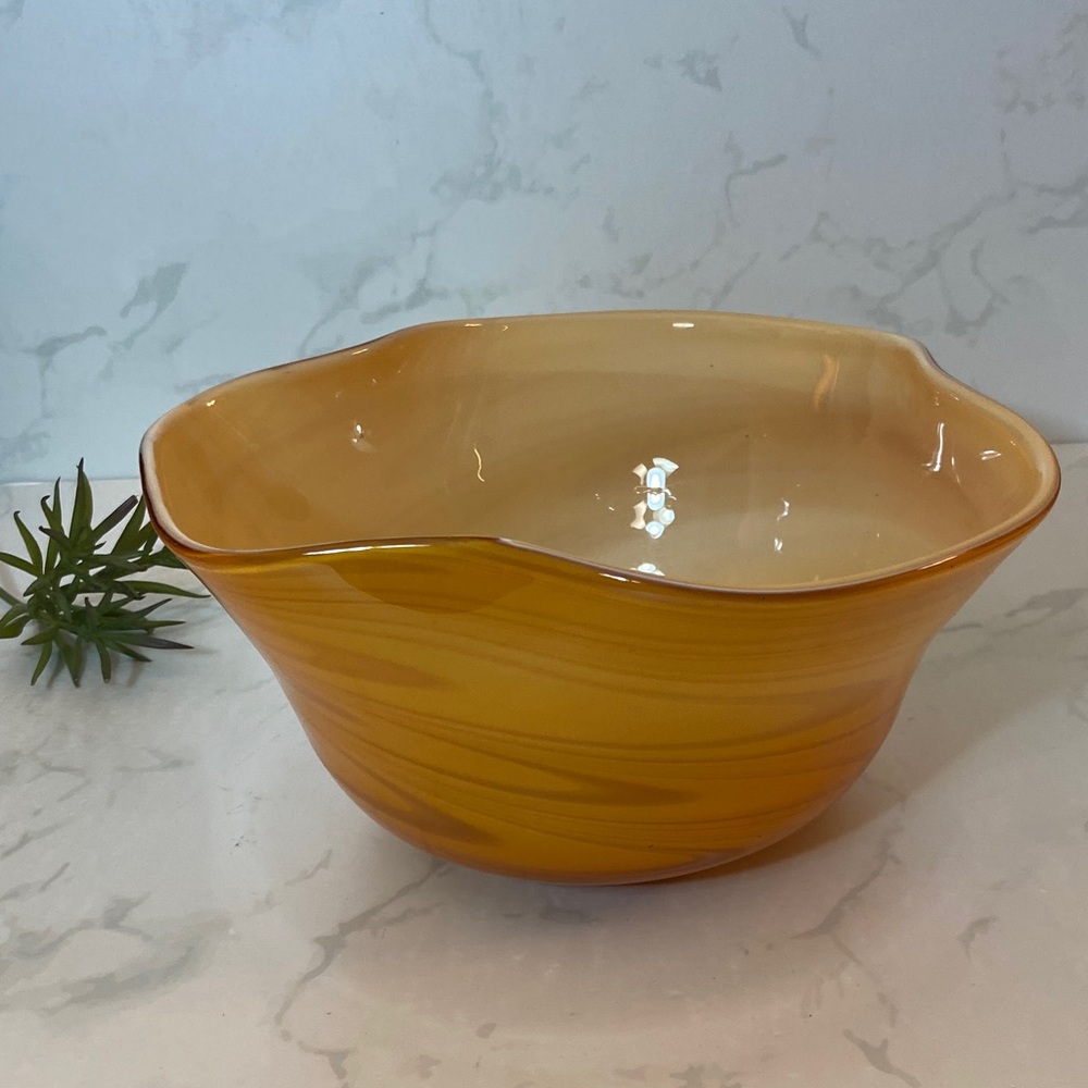 Beautiful Art Glass HandBlown Scalloped Edge Swirl Centerpiece Bowl Vase Tan